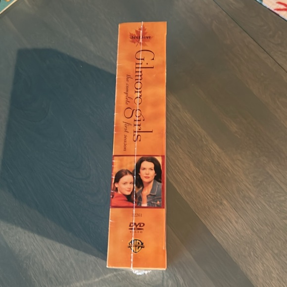 NWT (in shrinkwrap) - Gilmore Girls 1st Season DVD Set - Picture 2 of 5